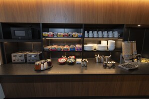 Tägliches kontinentales Frühstück gegen Gebühr