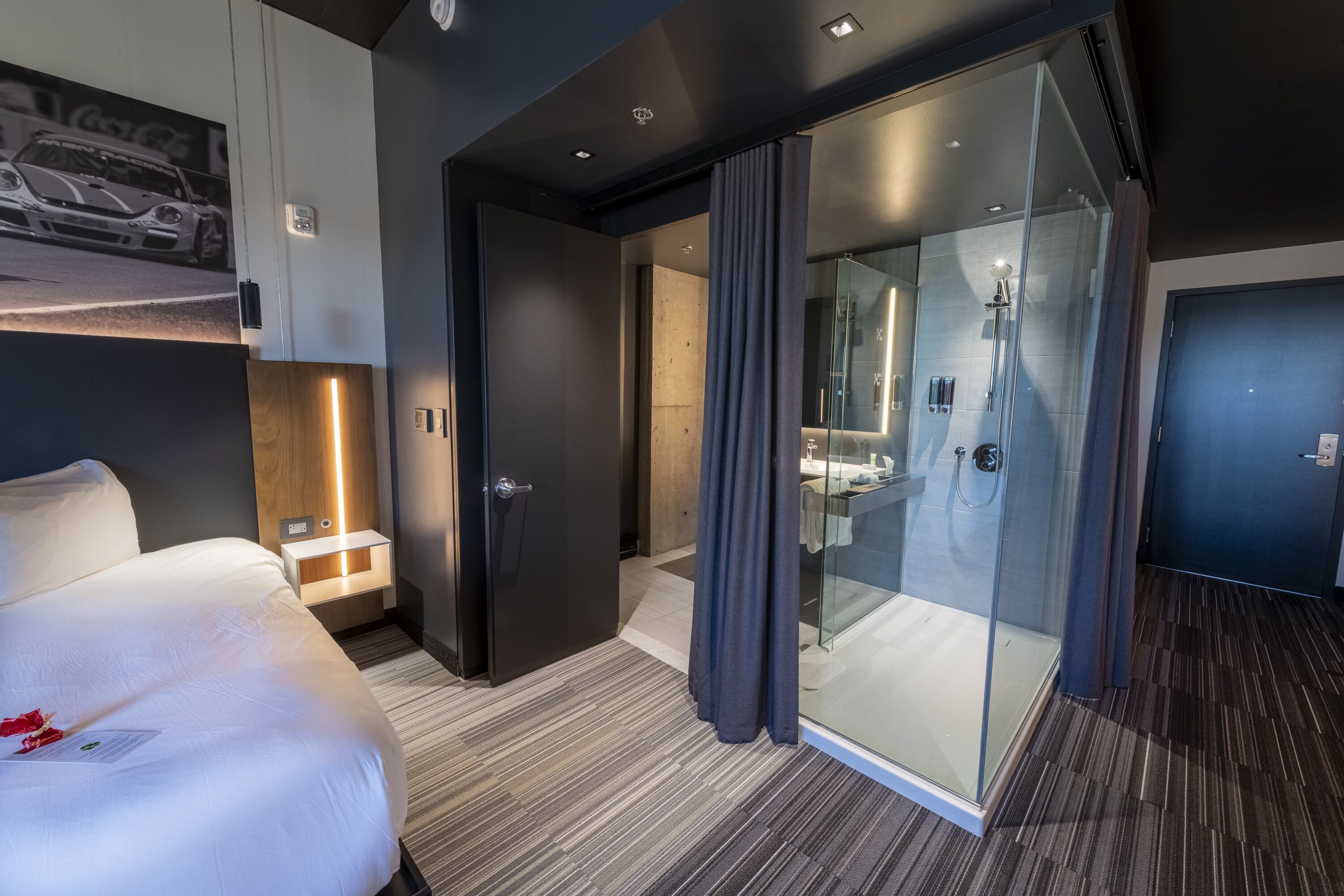 Grand Comfort Superior - 1 King bed | Bathroom | Bathtub, hair dryer, towels