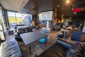 Coin salon dans le hall