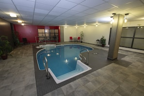 Indoor pool, sun loungers