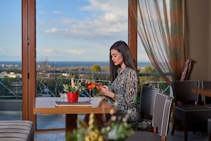 Bar (on property) - Royal Hotel (Thermi)