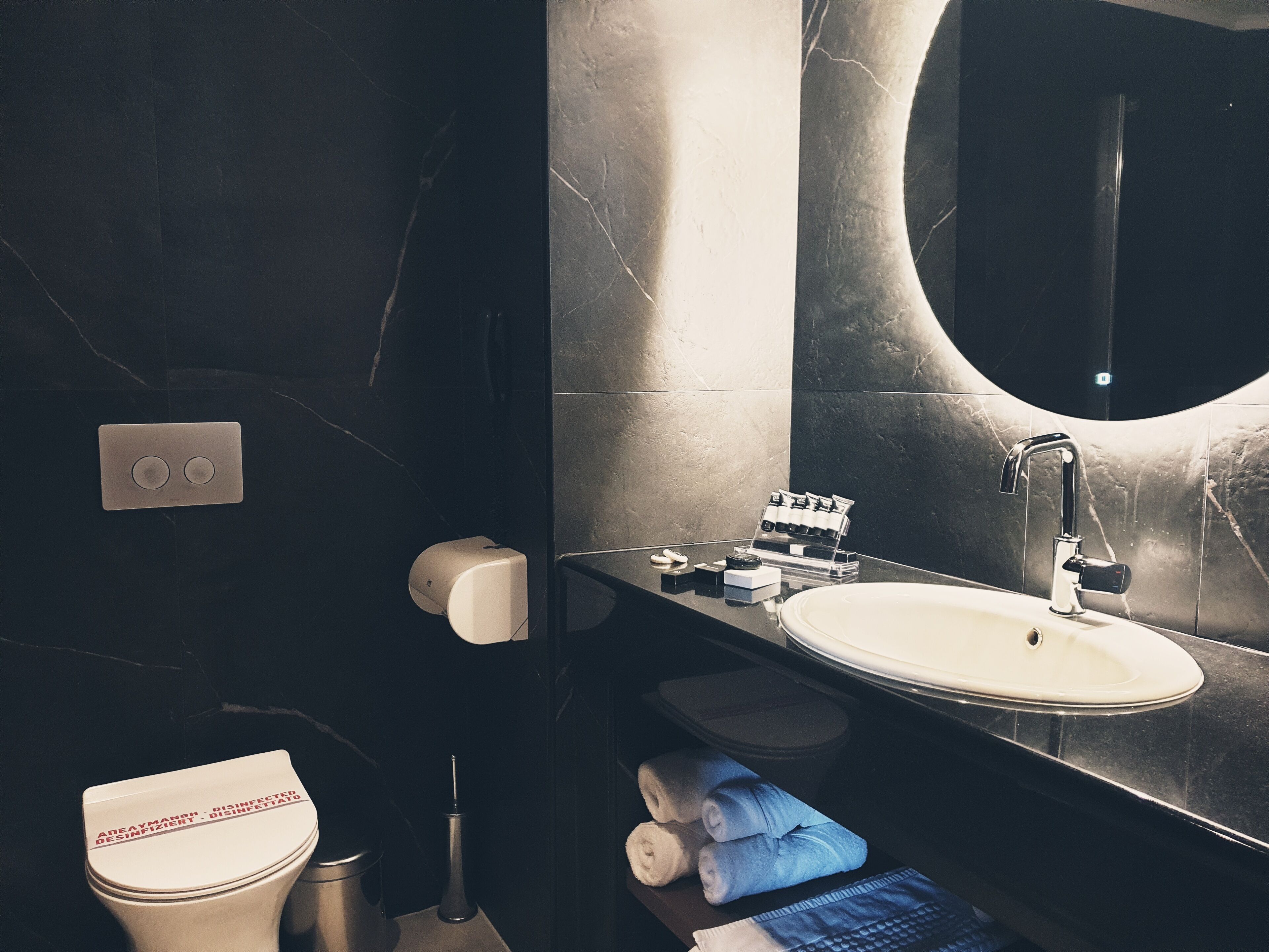 triple room | bathroom | shower, rainfall showerhead, free toiletries, hair dryer