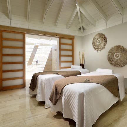 Couples treatment rooms, body treatments, aromatherapy