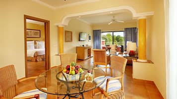 Free minibar, in-room safe, desk, blackout drapes