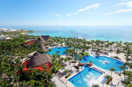 2 outdoor pools, open 9:00 AM to 7:00 PM, sun loungers