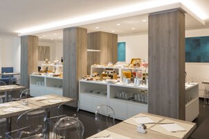 Free daily buffet breakfast