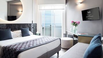 Minibar, una cassaforte in camera, una scrivania, ferro/asse da stiro