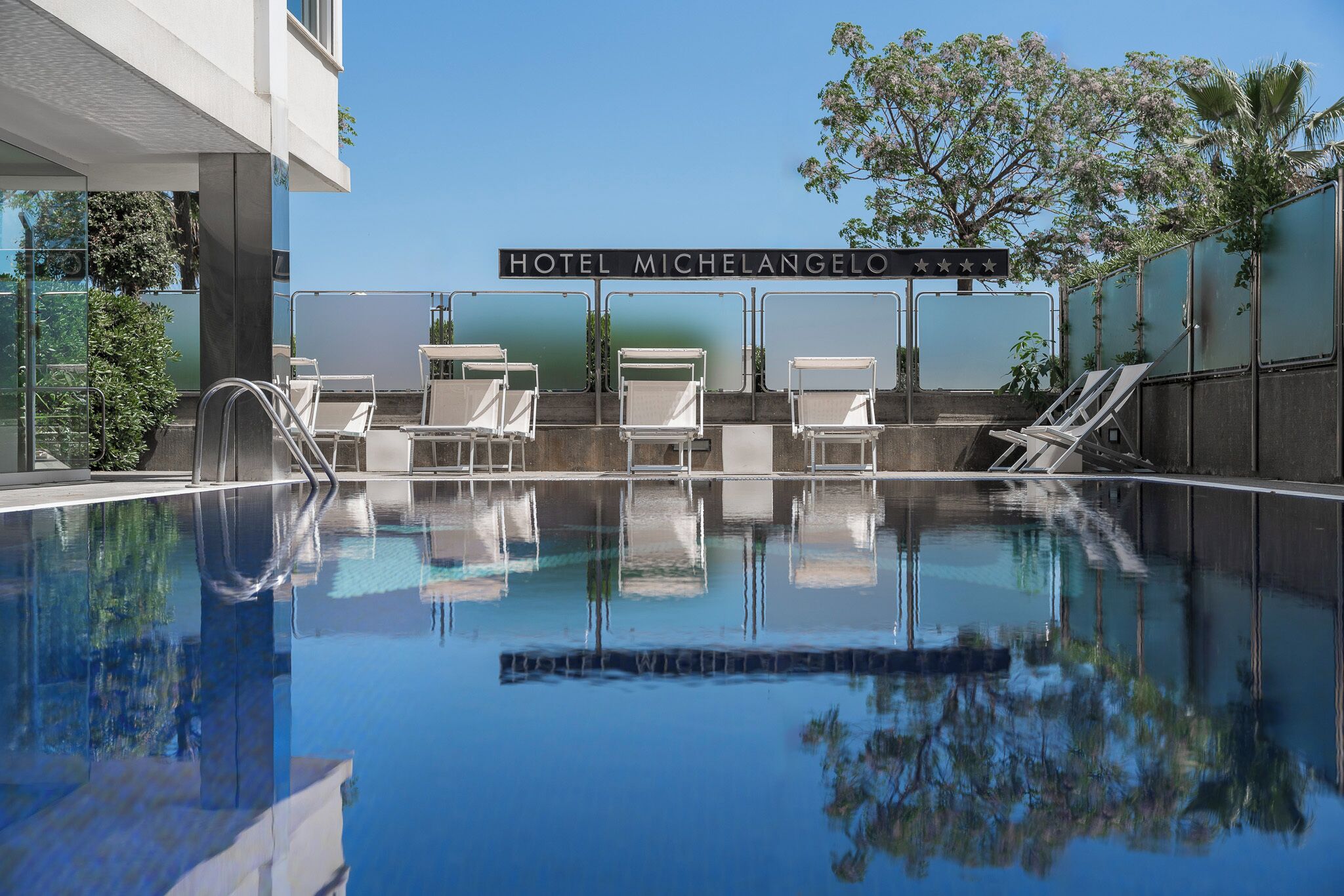 Outdoor pool, sun loungers