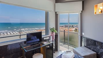 Superior Double or Twin Room, Balcony, Sea Facing | Minibar, in-room safe, desk, iron/ironing board