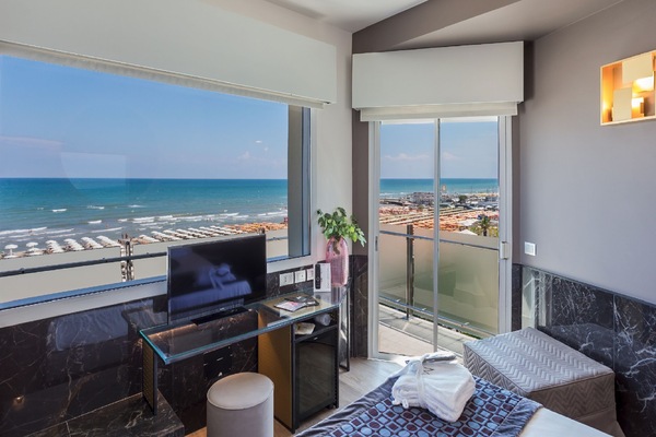Superior Double or Twin Room, Balcony, Sea Facing | Minibar, in-room safe, desk, iron/ironing board (on request)