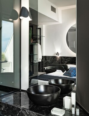 Economy Double Room Single Use, 1 Bedroom, Balcony, Partial Sea View (No Bidet) | Bathroom | Free toiletries, hair dryer, bathrobes, slippers - Hotel Michelangelo (Riccione)