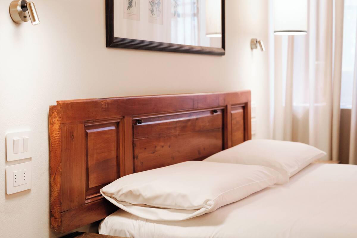 Deluxe Double Room, Garden View | Premium bedding, in-room safe, desk, laptop workspace