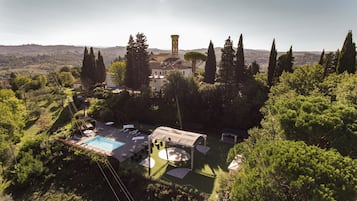 Outdoor pool, open 10:00 AM to 6:00 PM, pool umbrellas, pool loungers