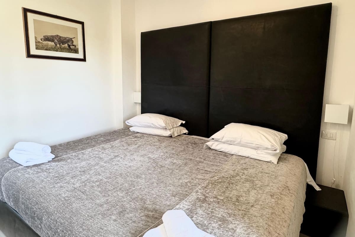 Premium bedding, in-room safe, desk, laptop workspace