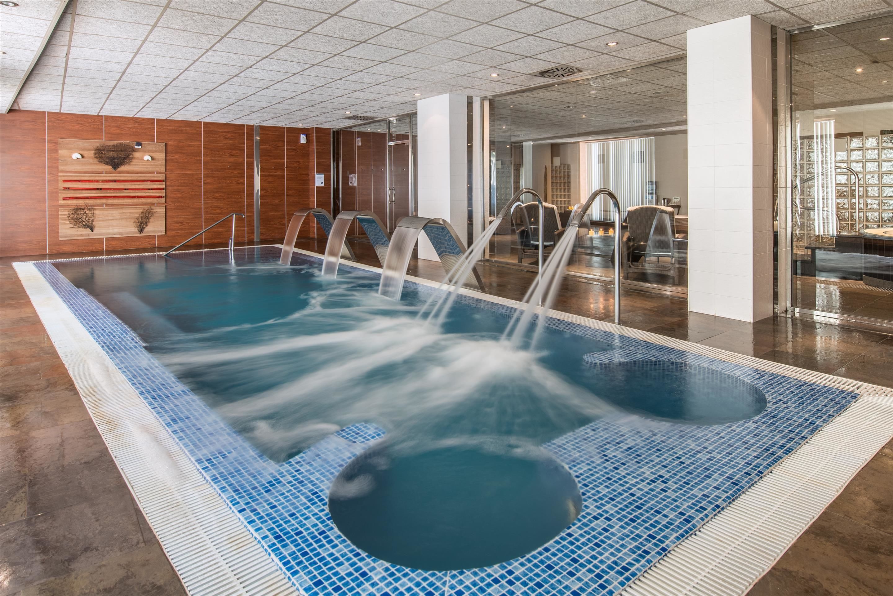 couples treatment room(s), sauna, hot tub, steam room