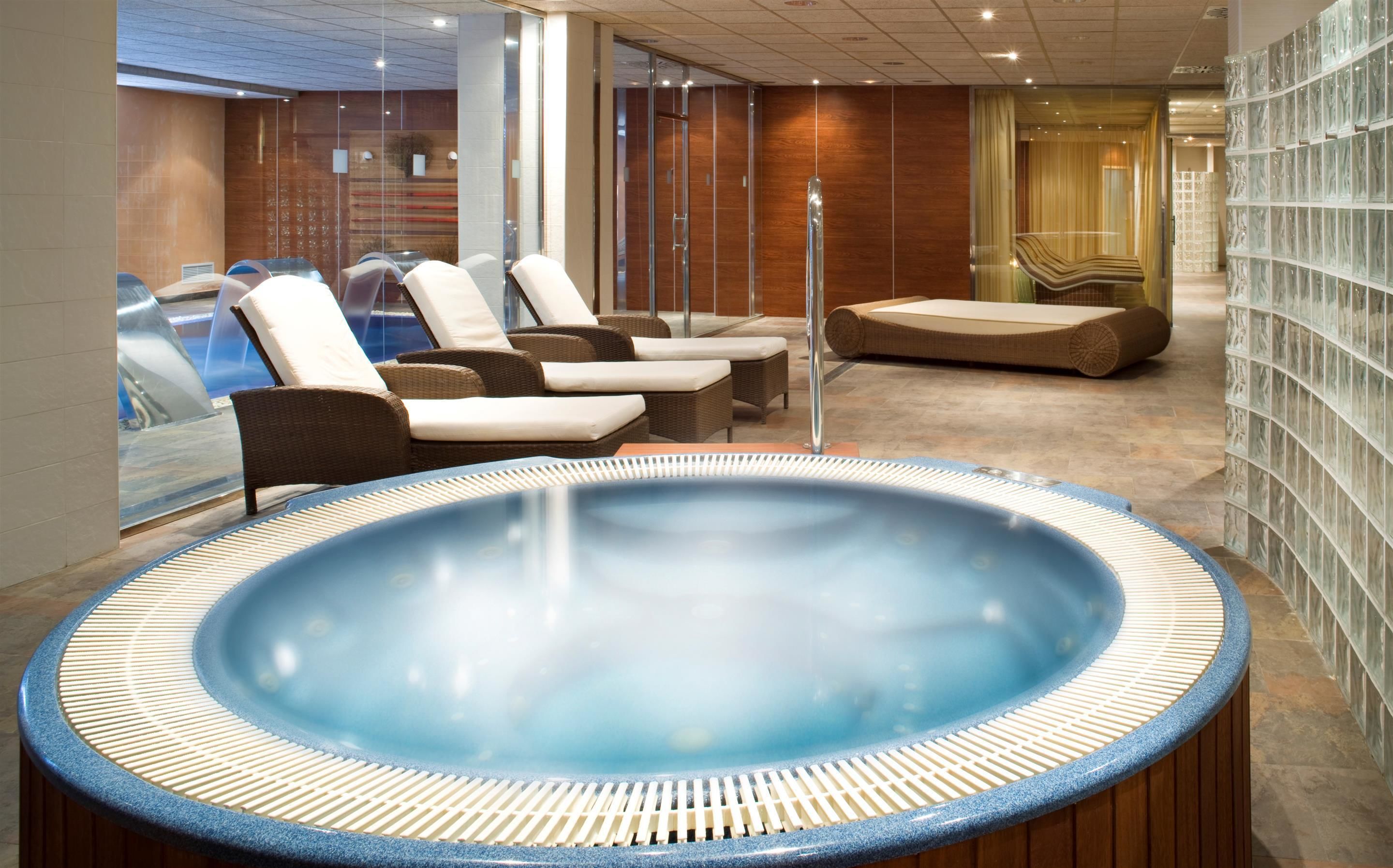 couples treatment room(s), sauna, hot tub, steam room