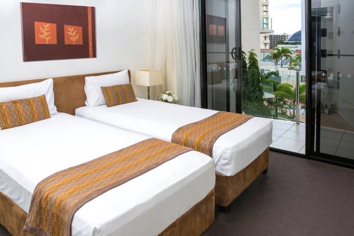 Premium bedding, in-room safe, desk, laptop workspace