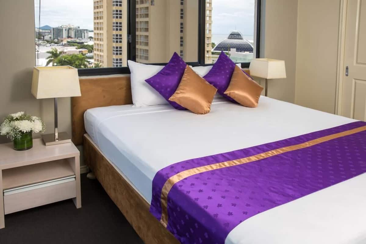 Premium bedding, in-room safe, desk, laptop workspace