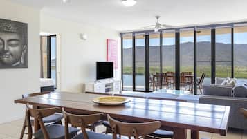 Apartment, 2 Bedrooms, Sea View | Restaurant