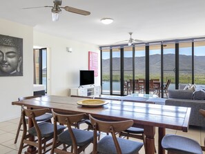 Apartment, 2 Bedrooms, Sea View | Restaurant - Piermonde Apartments - Cairns (Cairns)