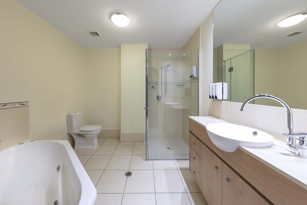 Separate tub and shower, free toiletries, hair dryer, towels