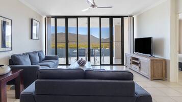 Premium bedding, in-room safe, individually decorated