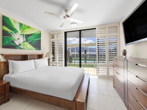 Premium bedding, in-room safe, individually decorated - Piermonde Apartments - Cairns (Cairns)