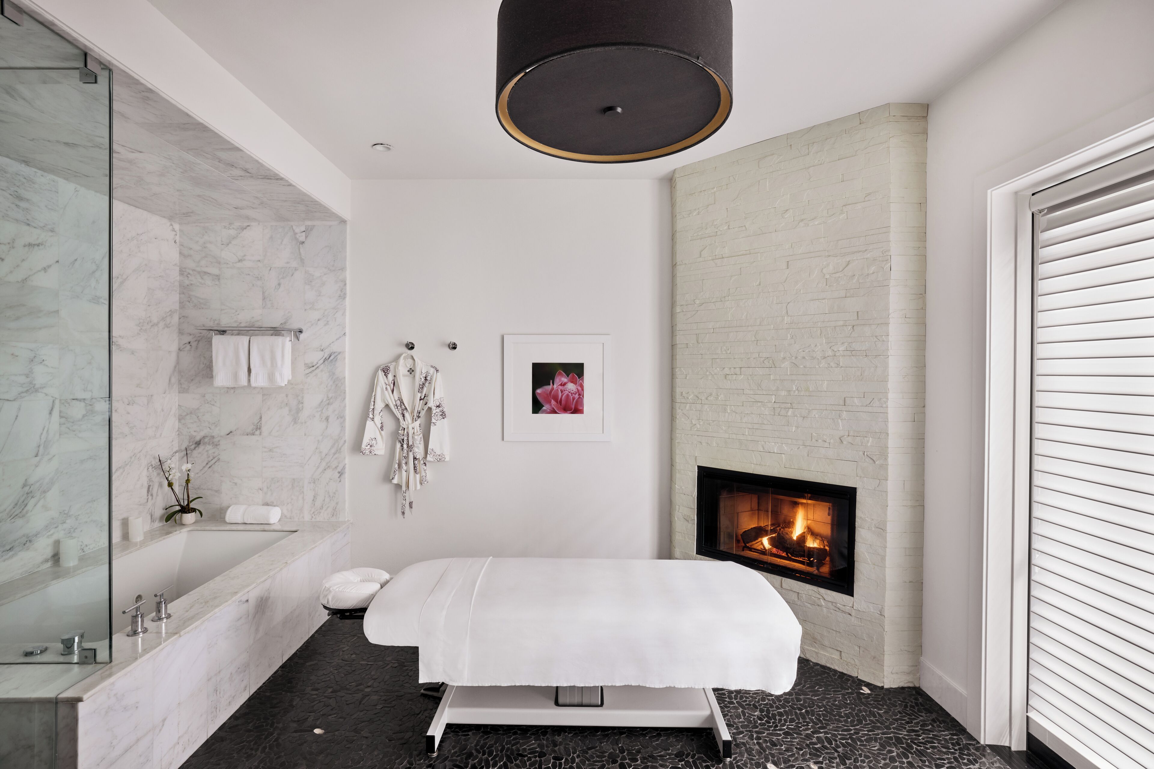 couples treatment room(s), hot tub, body treatments, hydrotherapy