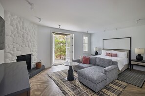 Suite, 1 King Bed, Newly Renovated