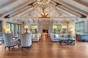 2 间酒吧/酒廊、池畔酒吧