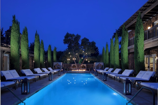 Outdoor pool, pool umbrellas, sun loungers