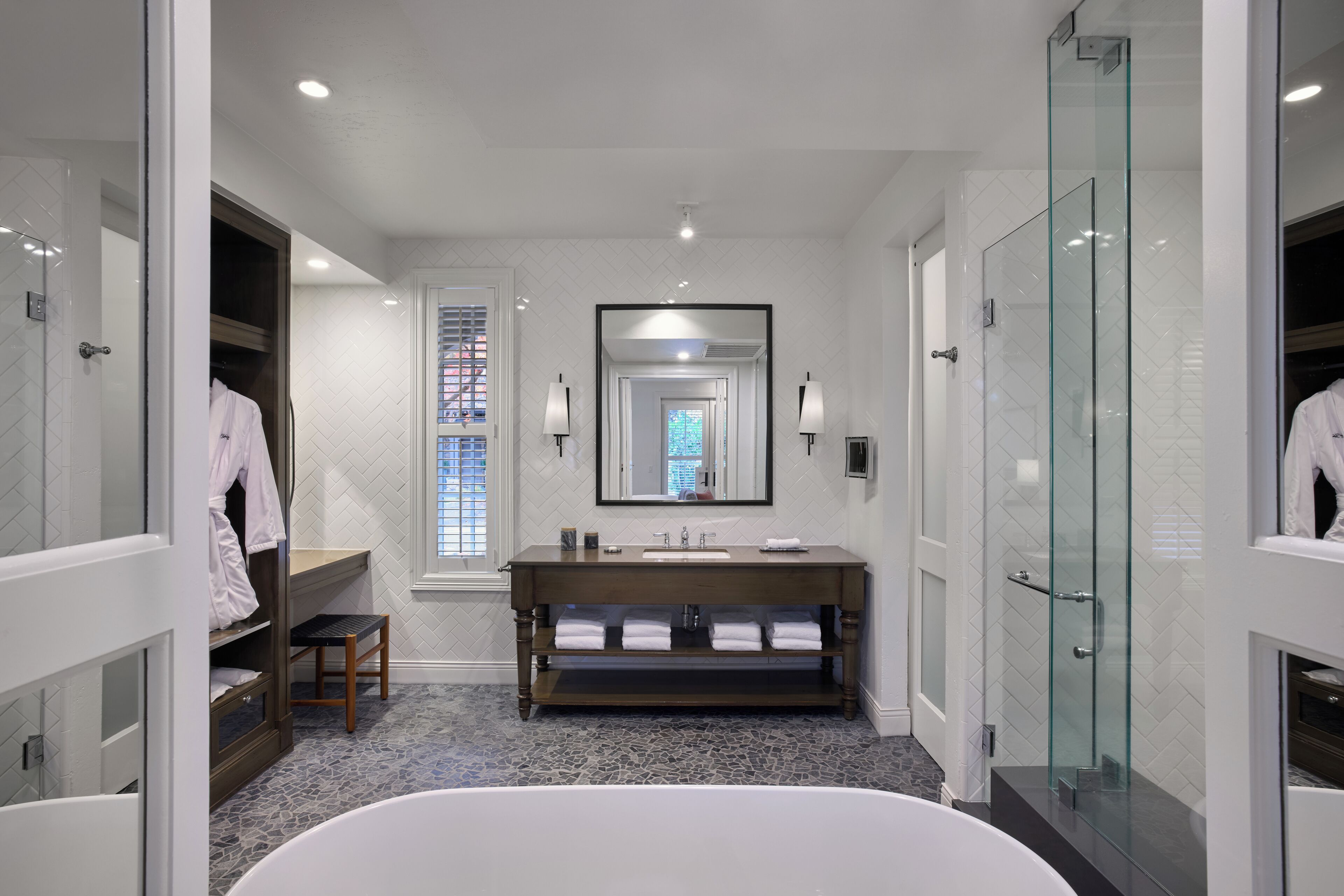 Combined shower/tub, jetted tub, designer toiletries, hair dryer