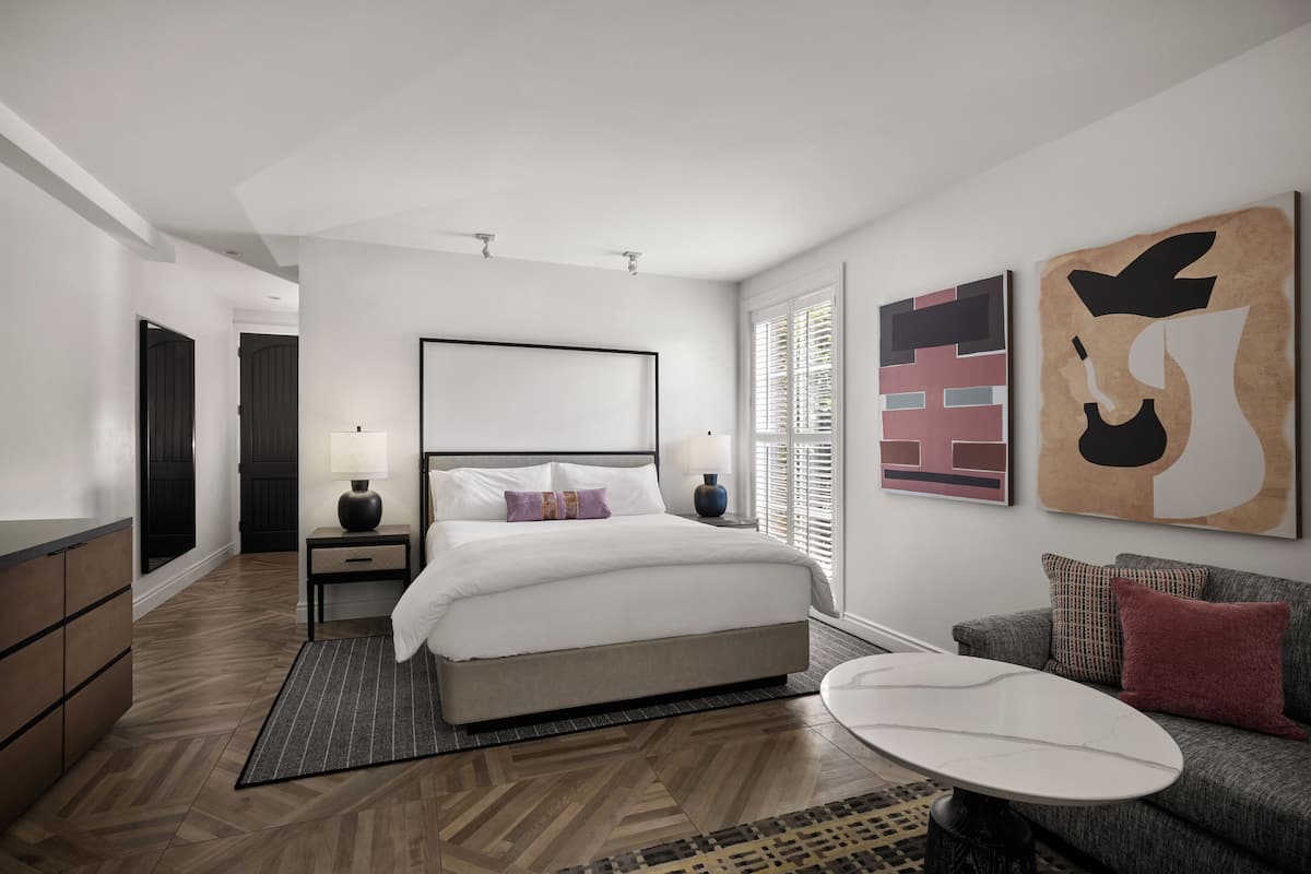 Standard Room, 1 King Bed