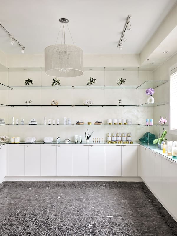 Couples treatment rooms, hot tub, body treatments, hydrotherapy