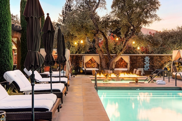 Outdoor pool, pool umbrellas, sun loungers