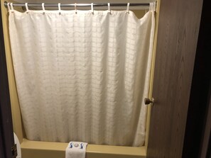 Standard Room, 2 Katil Kelamin (Double), Non Smoking | Bilik Mandi | Kelengkapan dandanan diri percuma, pengering rambut, tuala disediakan 