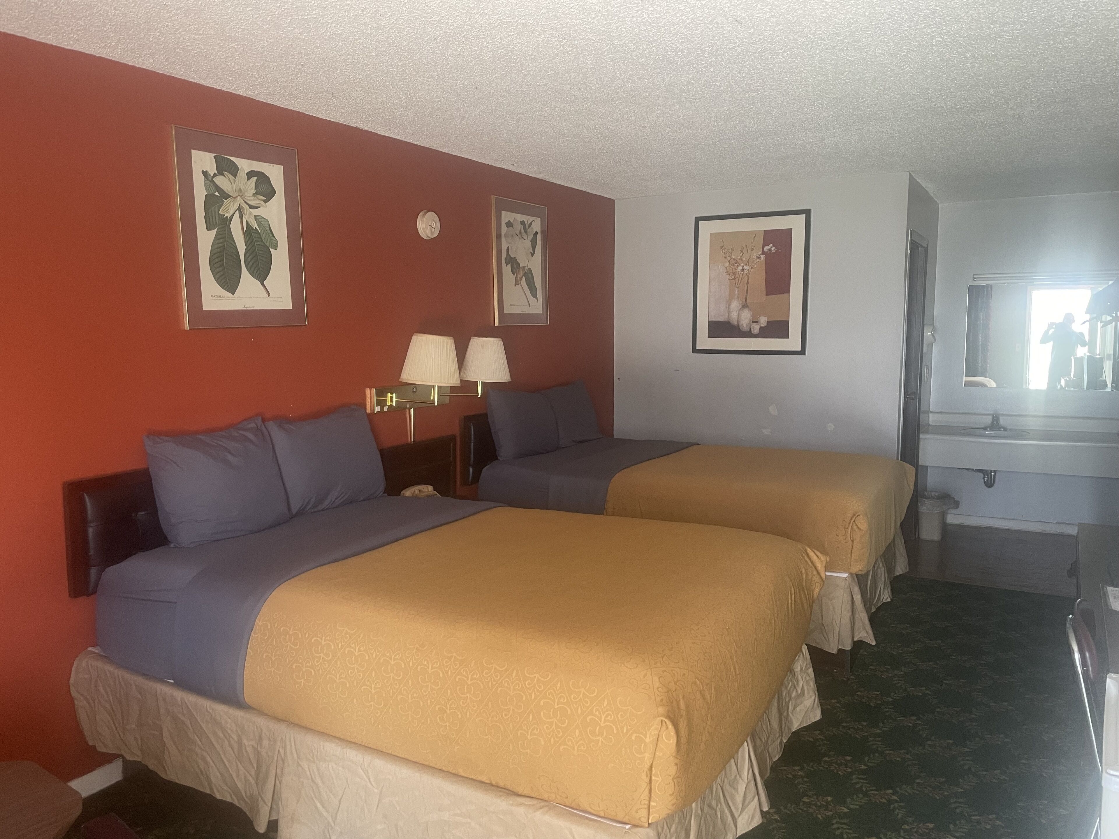 Chambre Standard, 2 lits doubles, fumeur | Accès au Wi-Fi (inclus), réveille-matin, literie fournie
