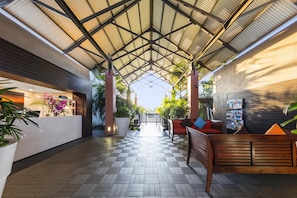 Lobby - Oaks Cable Beach Resort (Cable Beach)