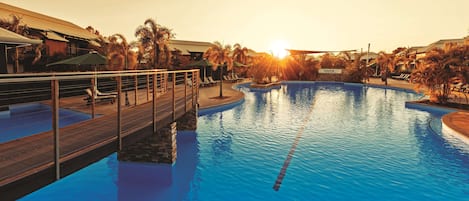 4 outdoor pools, open 6:00 AM to 6:00 PM, sun loungers