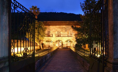 Fachada de la propiedad por la tarde o noche