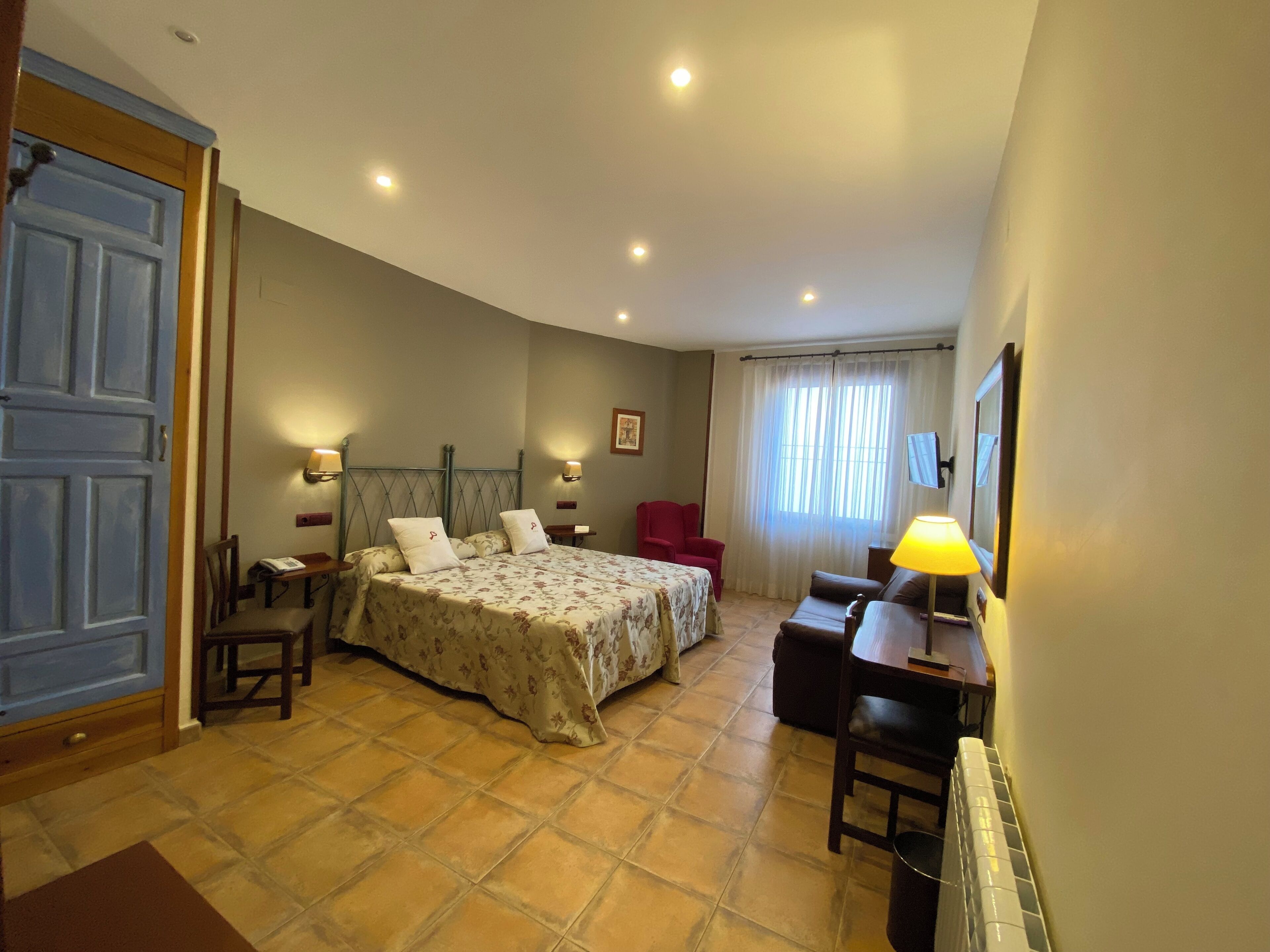 minibar, in-room safe, desk, soundproofing