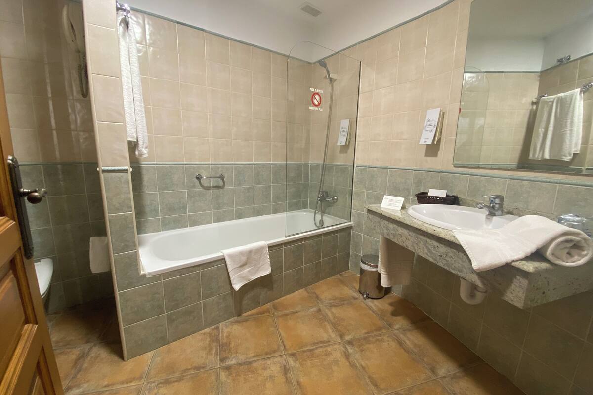 shower, bidet, towels