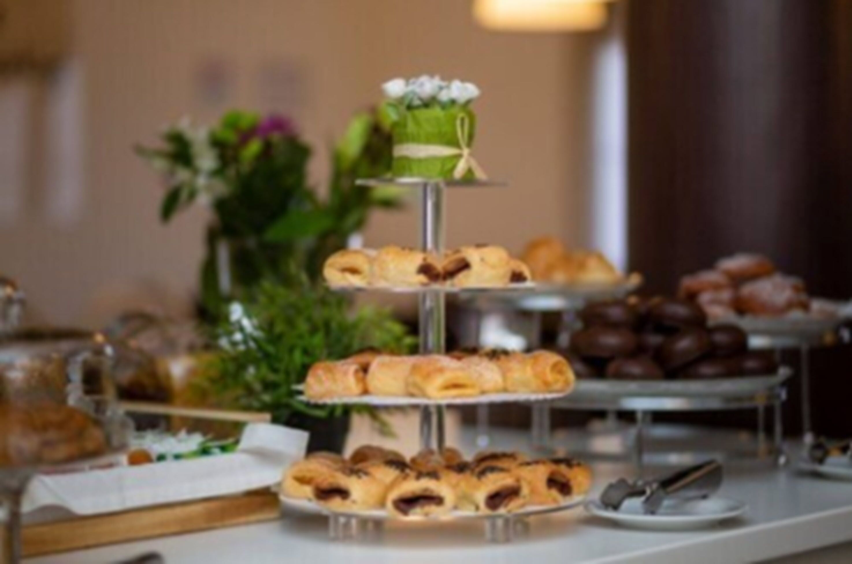 Frokostbuffé mot et tillegg i helgene