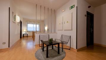 Double or Twin Room | Living area