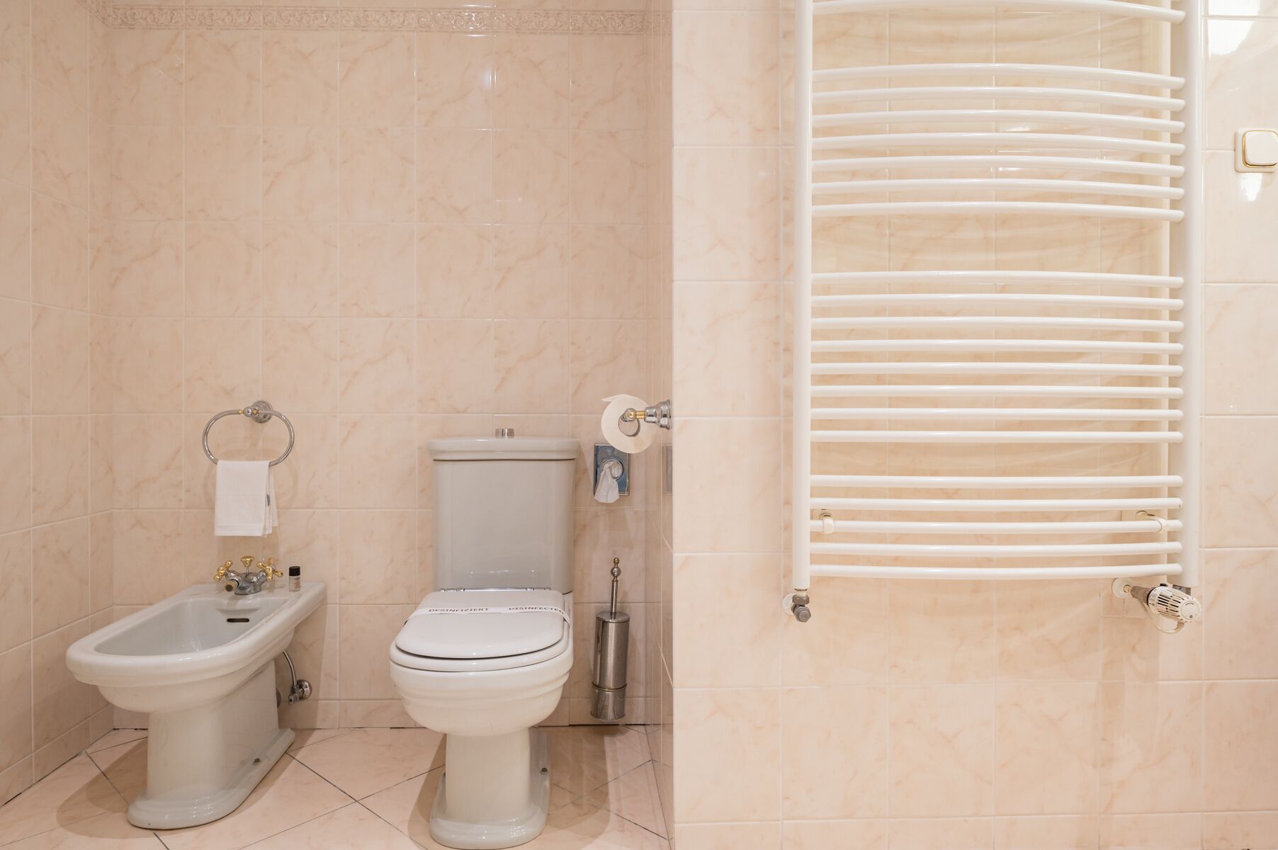 deluxe double room | bathroom | free toiletries, hair dryer, bidet, towels