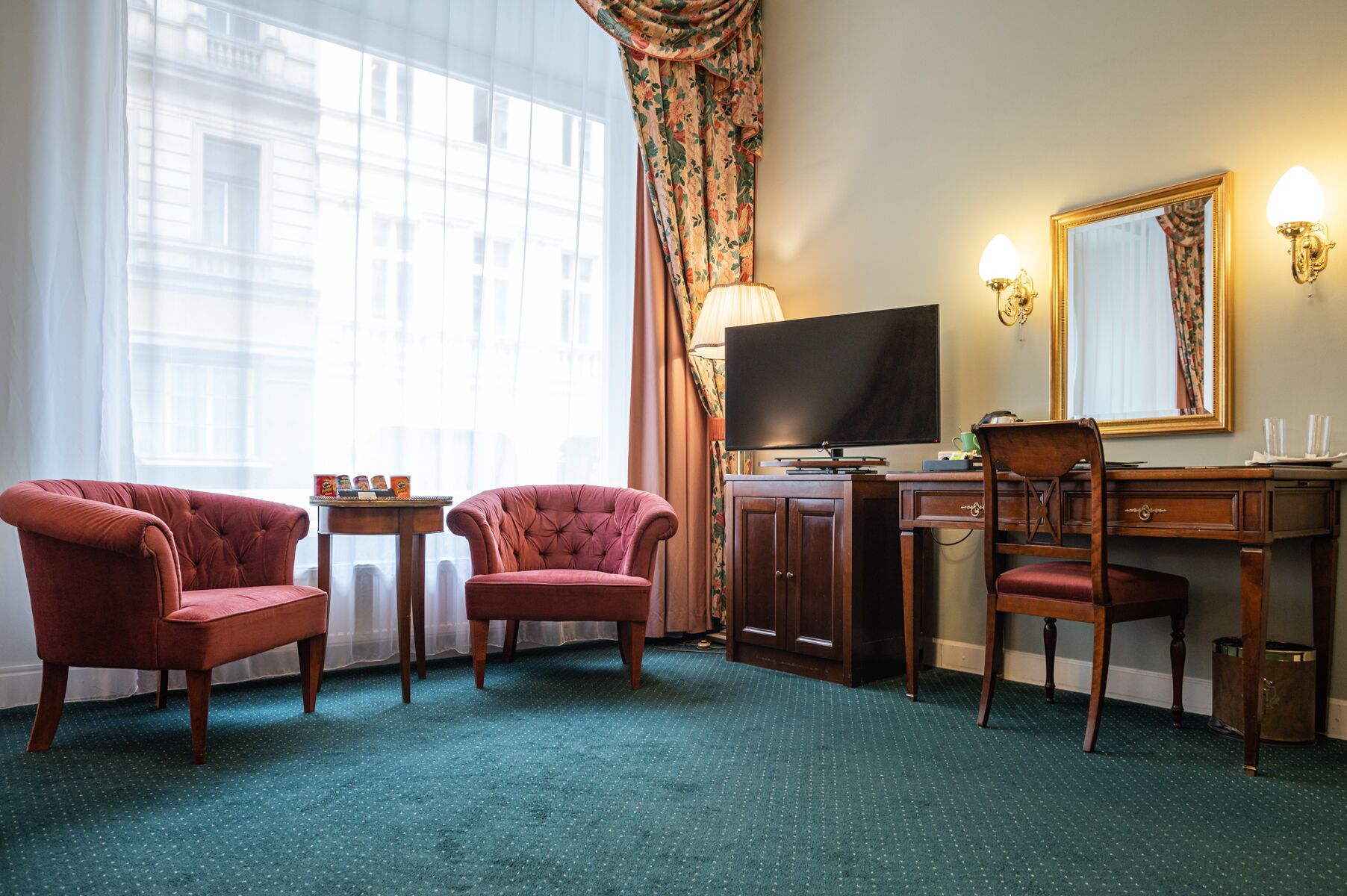 deluxe double room | 1 bedroom, minibar, in-room safe, desk