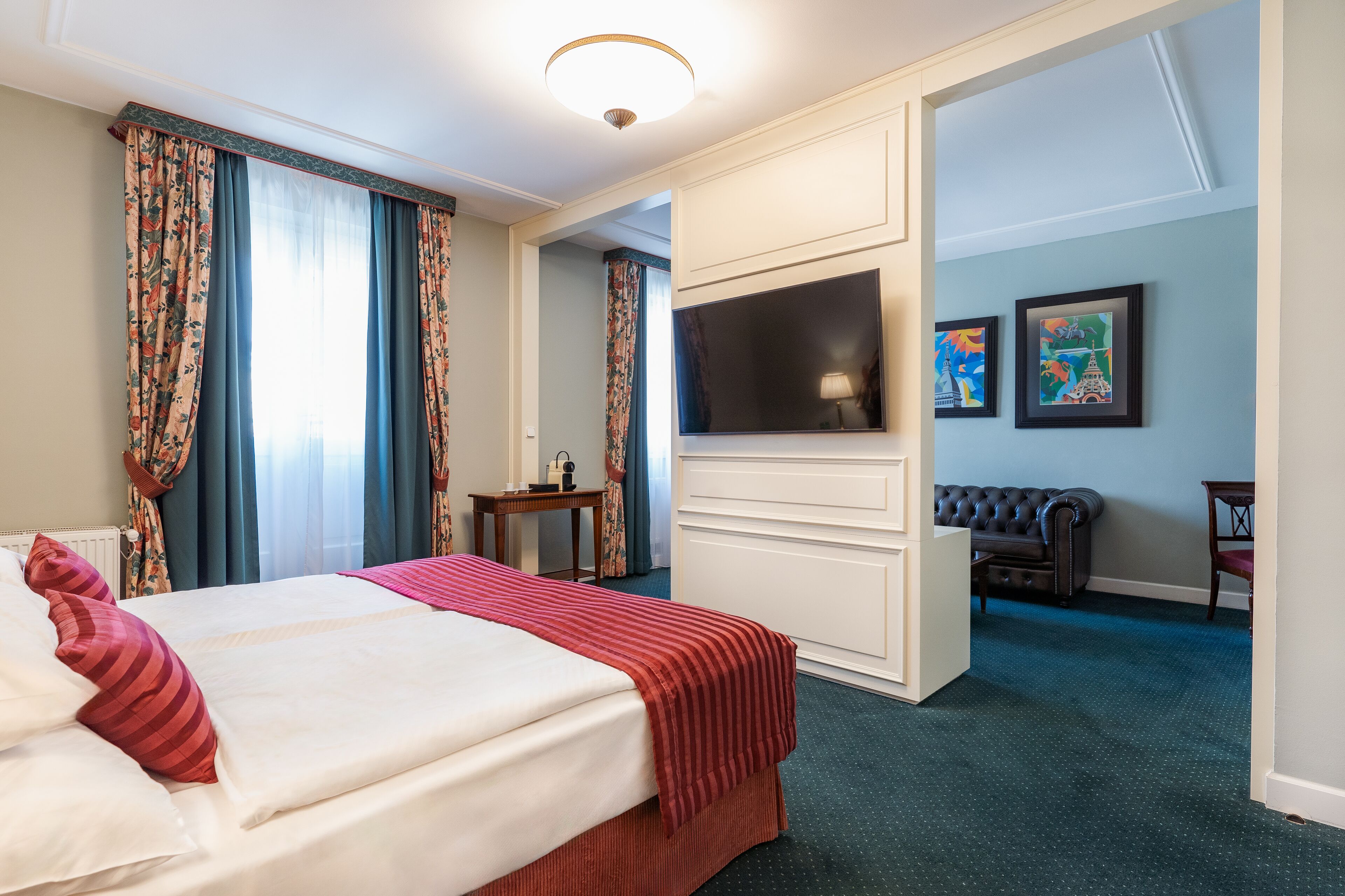 deluxe double room | 1 bedroom, minibar, in-room safe, desk