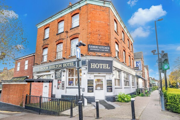 Front of property - London Shelton Hotel, Finsbury Park (London)