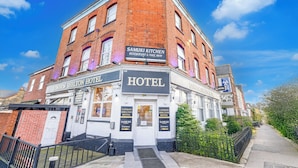Front of property - London Shelton Hotel, Finsbury Park (London)