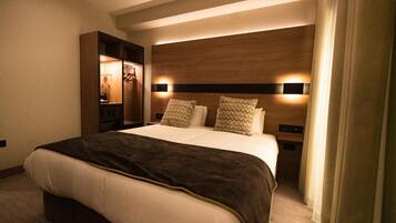 In-room safe, free cribs/infant beds, free WiFi, bed sheets